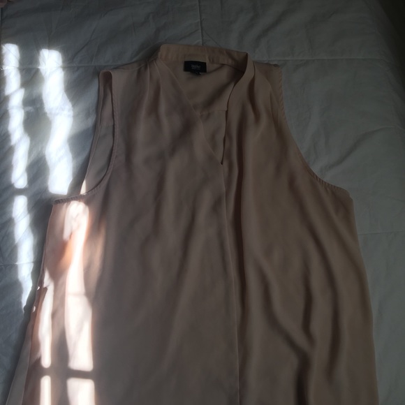 Worn once light pink business attire. - Picture 4 of 5